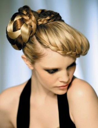 8, Dobre premyslený, prepletaný spoločenský účes